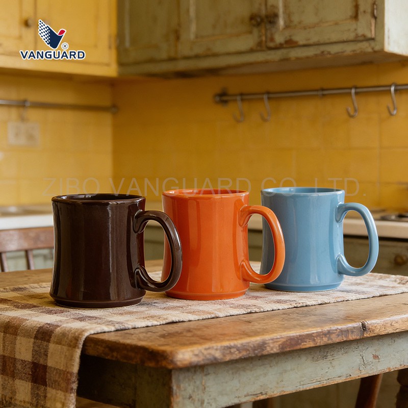 Caneca de café de cerâmica em formato de cintura com logotipo