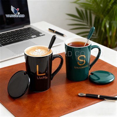 Caneca de cerâmica com tampa