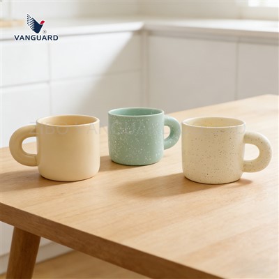 Caneca de cerâmica gorda fosca