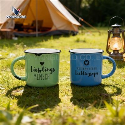 Canecas de café de estilo antigo para fogueira