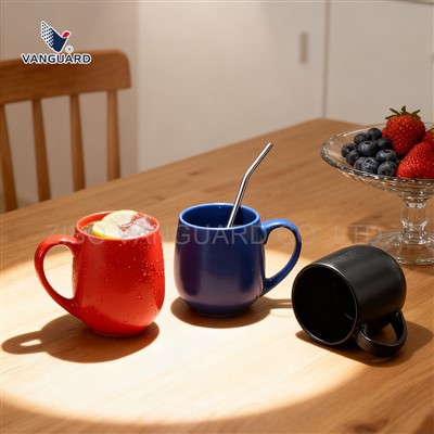 Caneca de café de cerâmica redonda com logotipo impresso
