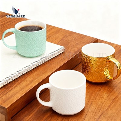 Conjunto de canecas empilháveis ​​de cerâmica