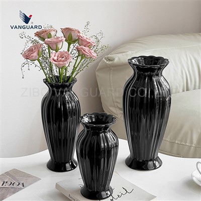 Vaso de cerâmica simples para decoração de casa