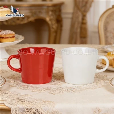 Caneca de cerâmica de cor sólida